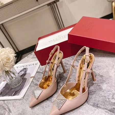 ヴァレンティノ サンダル