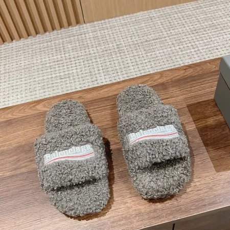 バレンシアガ スリッパ