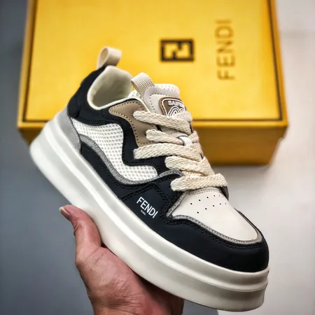 フェンディ カジュアルシューズ