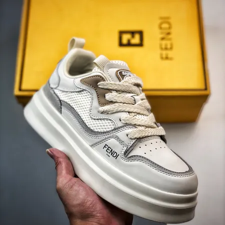 フェンディ カジュアルシューズ
