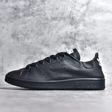 アディダス カジュアルシューズ