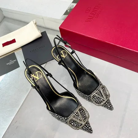 ヴァレンティノ サンダル