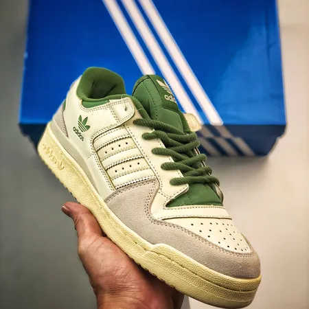 アディダス カジュアルシューズ