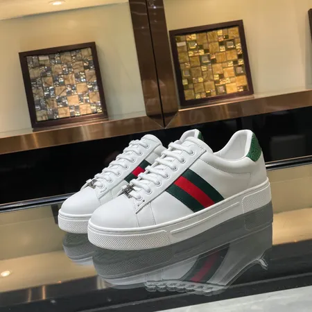 グッチ カジュアルシューズ