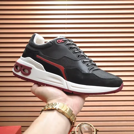 フェラガモ カジュアルシューズ