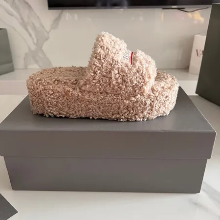 バレンシアガ スリッパ