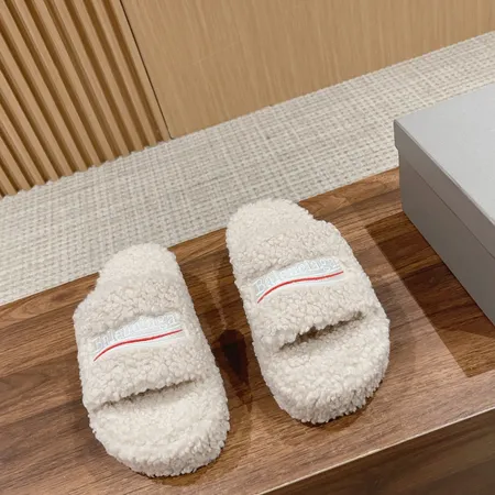 バレンシアガ スリッパ