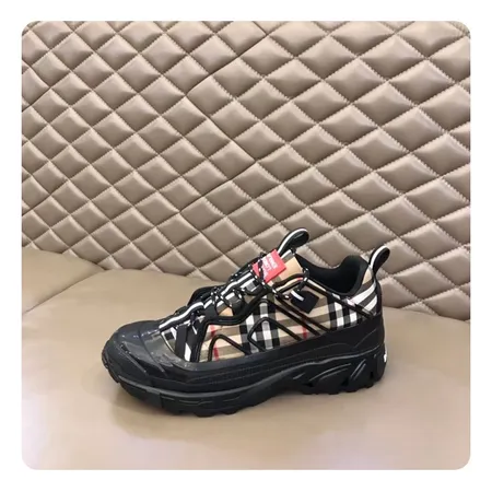 バーバリー ス スニーカー