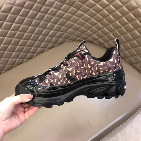 バーバリー ス スニーカー