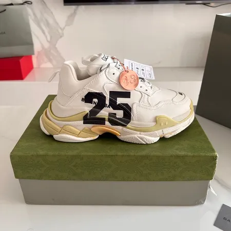 バレンシアガ スニーカー