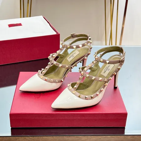 ヴァレンティノ サンダル