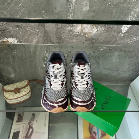 ボッテガ ヴェネタ カジュアルシューズ