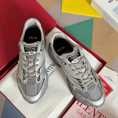 ヴァレンティノ スニーカー