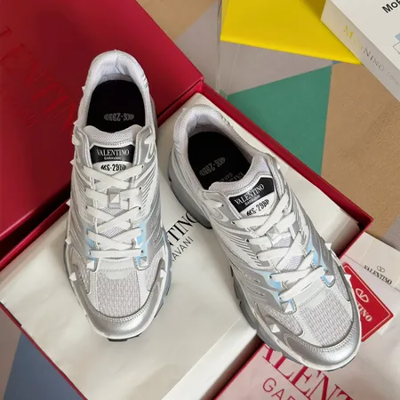 ヴァレンティノ スニーカー