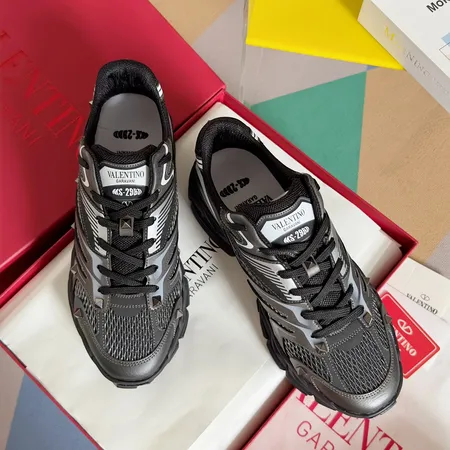 ヴァレンティノ スニーカー