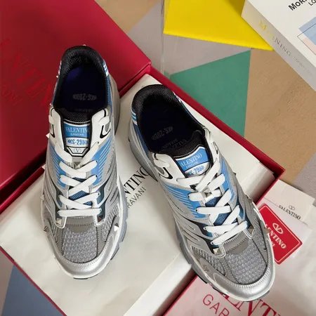ヴァレンティノ スニーカー