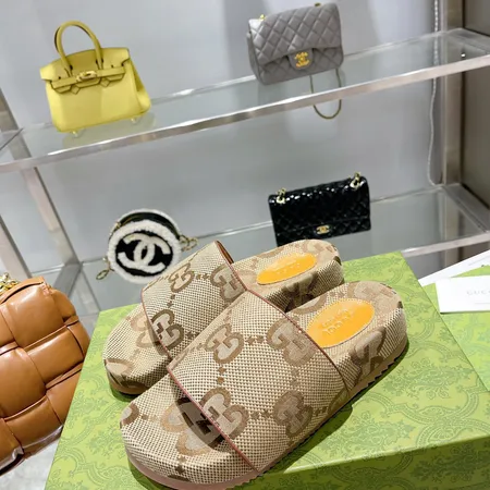 グッチ スリッパ