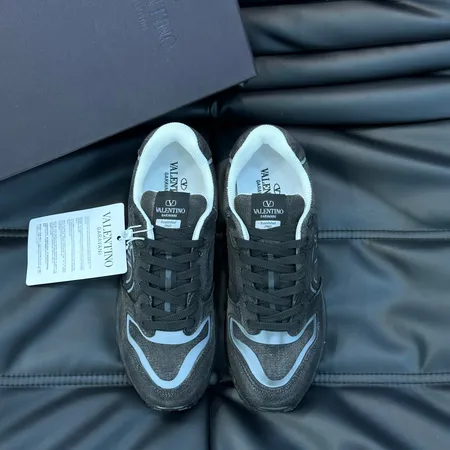 ヴァレンティノ スニーカー