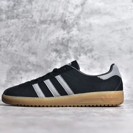 アディダス カジュアルシューズ