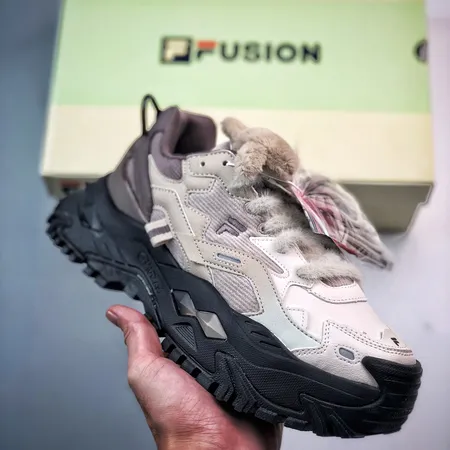 フィラ スニーカー