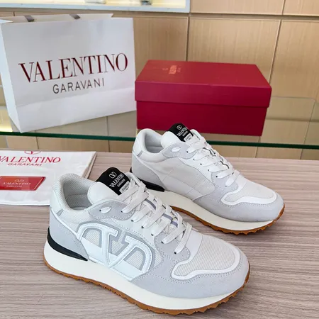 ヴァレンティノ スニーカー
