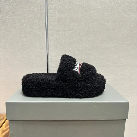 バレンシアガ スリッパ