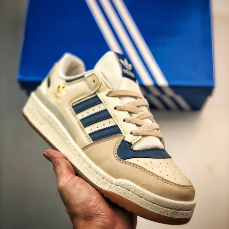 アディダス カジュアルシューズ