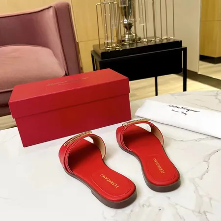 フェラガモ スリッパ