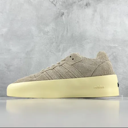 アディダス カジュアルシューズ