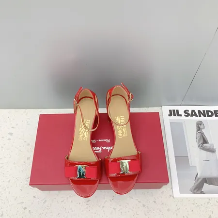 フェラガモ サンダル