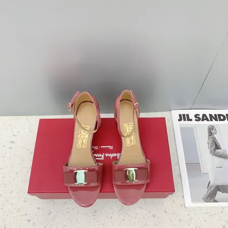 フェラガモ サンダル