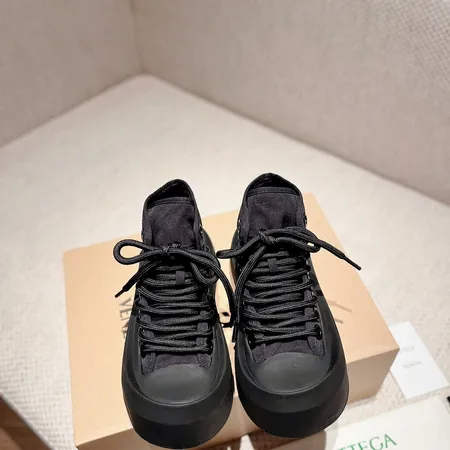 ボッテガ ヴェネタ カジュアルシューズ