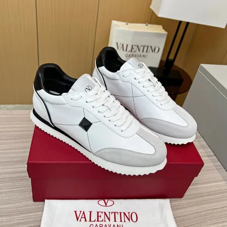 ヴァレンティノ スニーカー