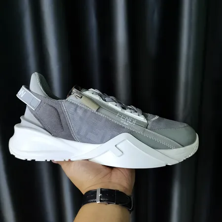 フェンディ スニーカー