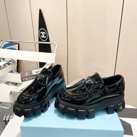 プラダ ビジネスシューズ