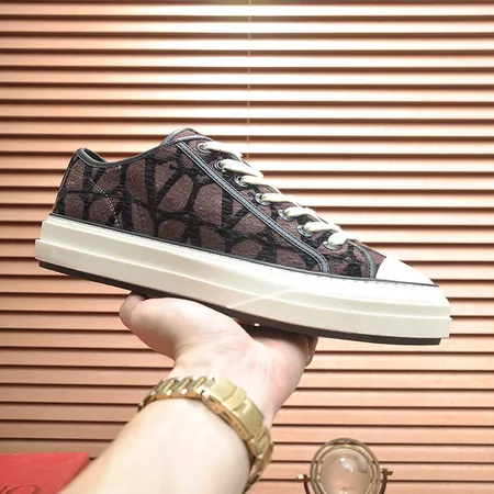 ヴァレンティノ カジュアルシューズ