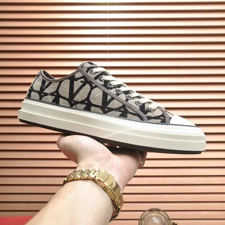 ヴァレンティノ カジュアルシューズ