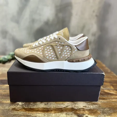 ヴァレンティノ スニーカー