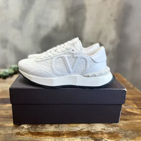 ヴァレンティノ スニーカー