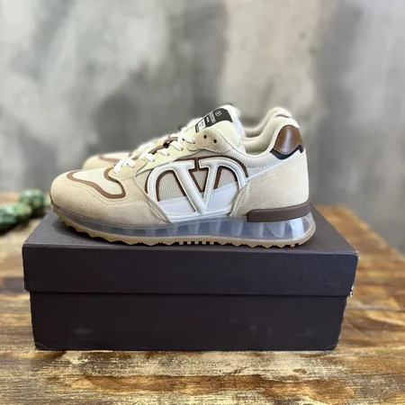 ヴァレンティノ スニーカー