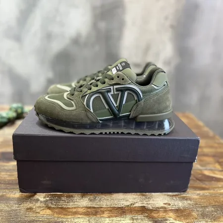 ヴァレンティノ スニーカー