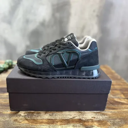 ヴァレンティノ スニーカー