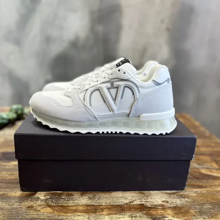 ヴァレンティノ スニーカー