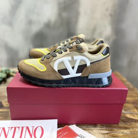 ヴァレンティノ スニーカー