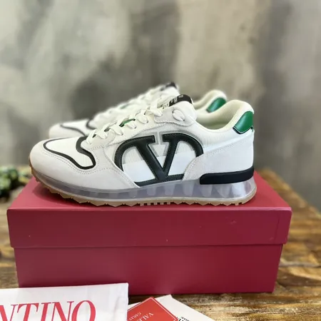 ヴァレンティノ スニーカー