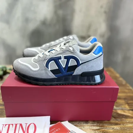 ヴァレンティノ スニーカー