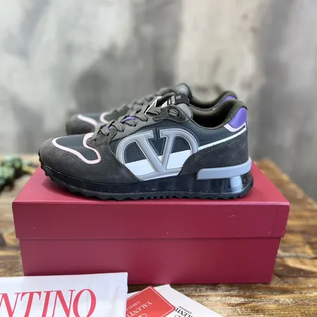 ヴァレンティノ スニーカー