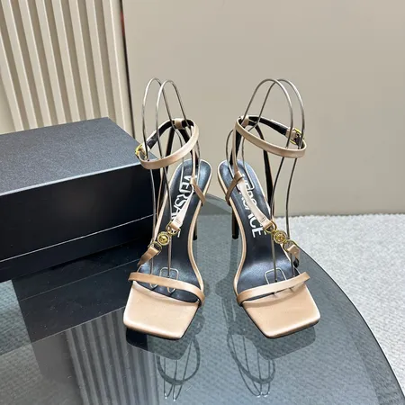 ヴェルサーチ サンダル