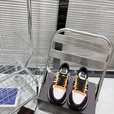 ヴァレンティノ スニーカー