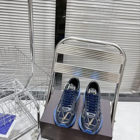 ヴァレンティノ スニーカー